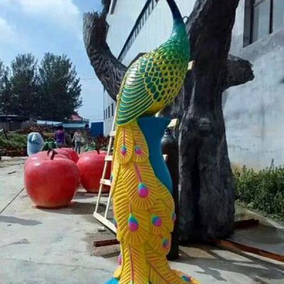 公司玻璃钢孔雀动物雕塑