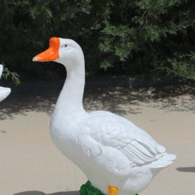 公园玻璃钢鹅动物雕塑