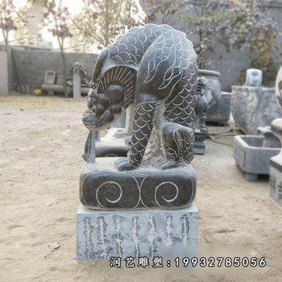 景区动物吸水兽石雕