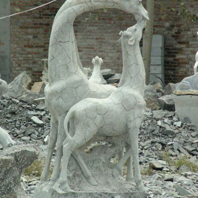 草坪动物长颈鹿石雕