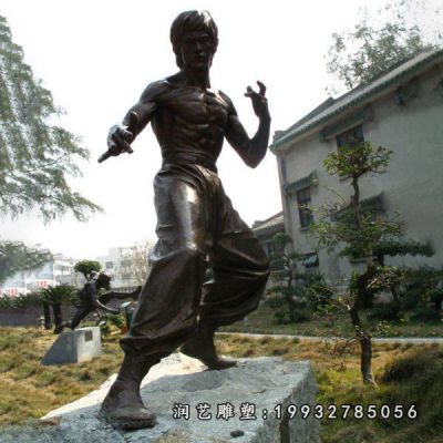 街道人物李小龙铜雕