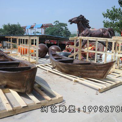 草坪玻璃钢船景观雕塑