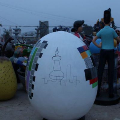 企业玻璃钢鸡蛋雕塑