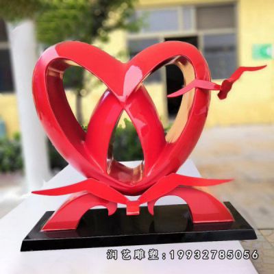 街道不锈钢爱心雕塑