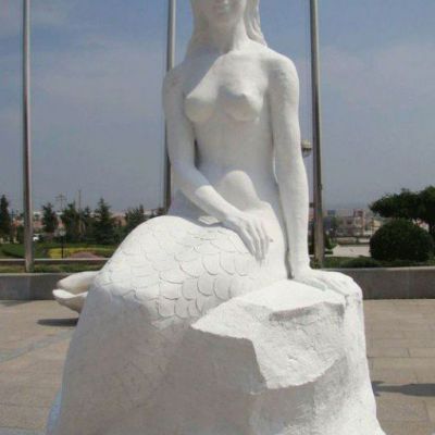 广场人物美人鱼石雕