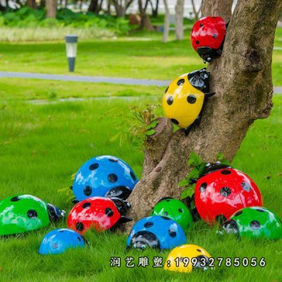 广场玻璃钢动物瓢虫雕塑